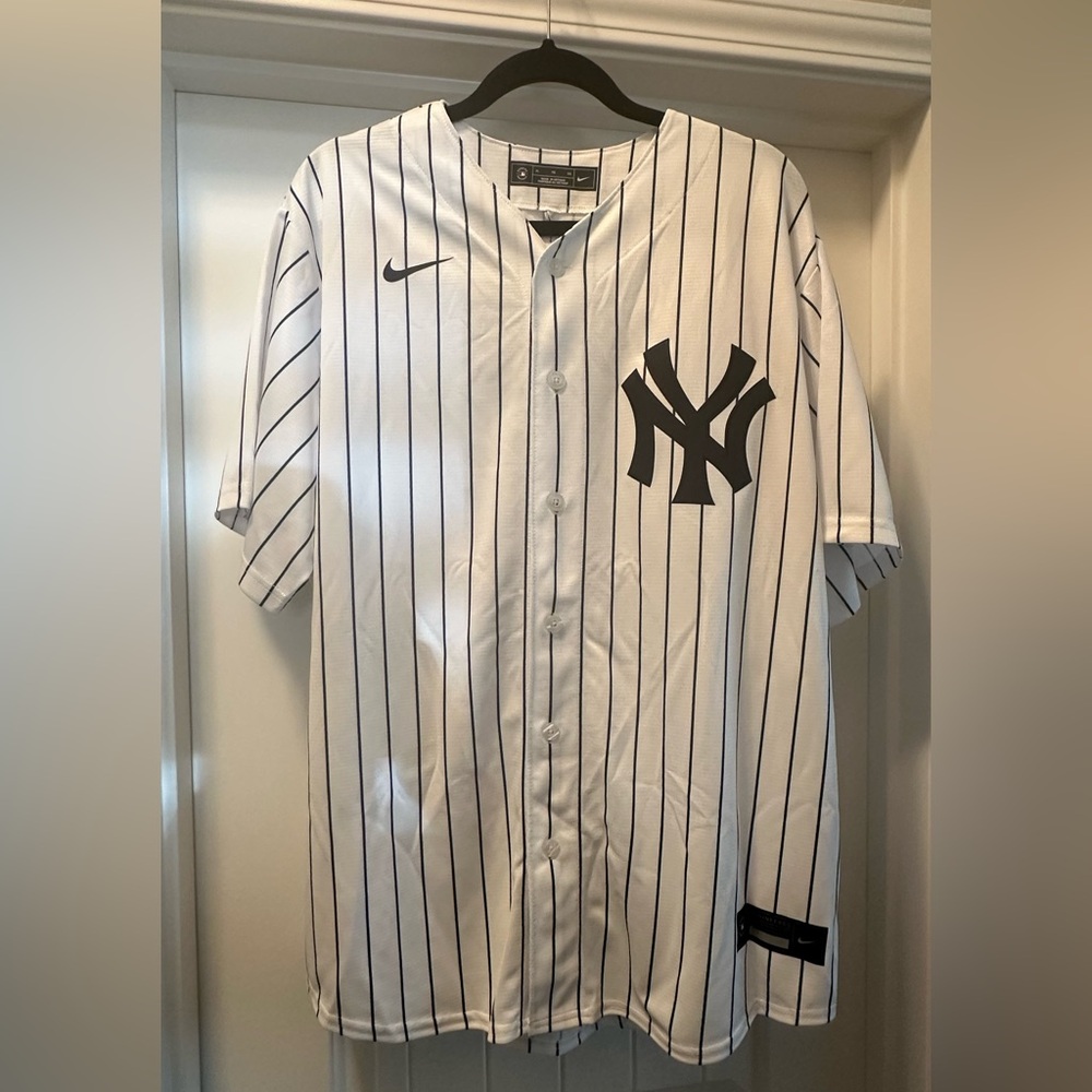 Yankees Men’s NWT Aaron Judge baseball jersey
